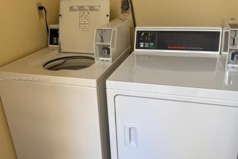 Copropriété à vendre à Miami Beach, Floride: 2 chambres, 91.04 m2 № 2047375 - photo 20