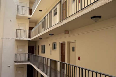 Copropriété à vendre à Miami Beach, Floride: 2 chambres, 91.04 m2 № 2047375 - photo 21