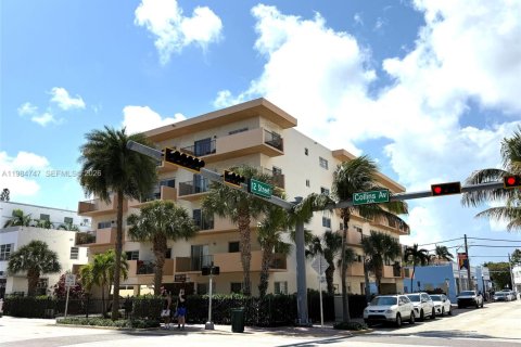 Copropriété à vendre à Miami Beach, Floride: 2 chambres, 91.04 m2 № 2047375 - photo 1