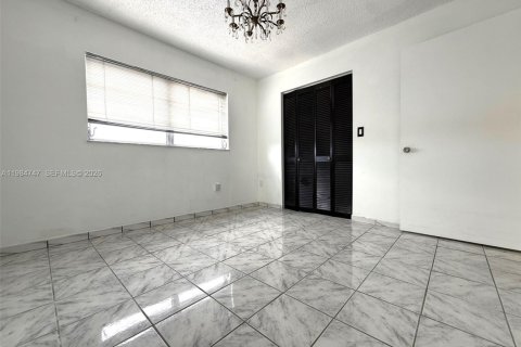 Copropriété à vendre à Miami Beach, Floride: 2 chambres, 91.04 m2 № 2047375 - photo 9