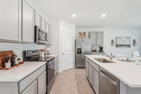 House in Zephyrhills, Florida 4 bedrooms, 169.83 sq.m. № 1826153 - photo 4