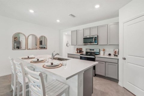 House in Zephyrhills, Florida 4 bedrooms, 169.83 sq.m. № 1826153 - photo 6