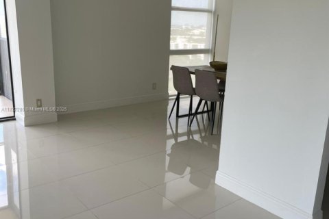 Condo in Aventura, Florida, 1 bedroom  № 1788693 - photo 8