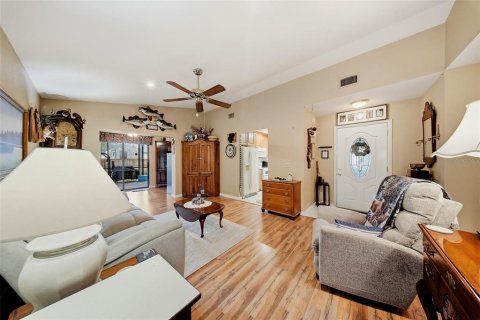 House in Zephyrhills, Florida 3 bedrooms, 121.14 sq.m. № 2287763 - photo 7