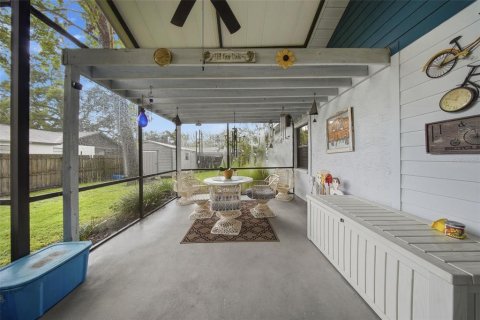 House in Zephyrhills, Florida 3 bedrooms, 121.14 sq.m. № 2287763 - photo 23