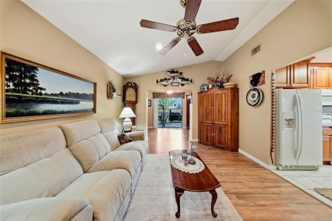 House in Zephyrhills, Florida 3 bedrooms, 121.14 sq.m. № 2287763 - photo 5