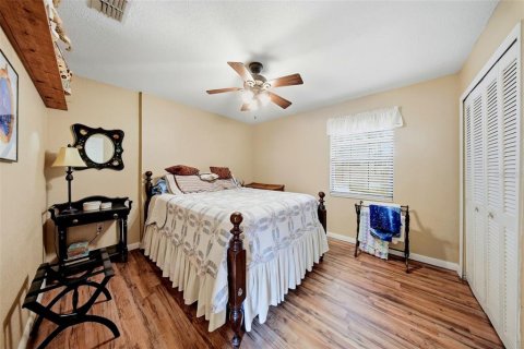 House in Zephyrhills, Florida 3 bedrooms, 121.14 sq.m. № 2287763 - photo 18