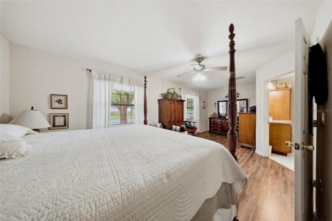 House in Zephyrhills, Florida 3 bedrooms, 121.14 sq.m. № 2287763 - photo 15