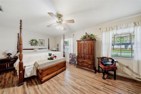 House in Zephyrhills, Florida 3 bedrooms, 121.14 sq.m. № 2287763 - photo 14