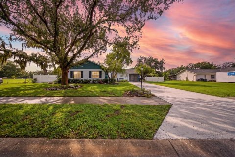 House in Zephyrhills, Florida 3 bedrooms, 121.14 sq.m. № 2287763 - photo 2
