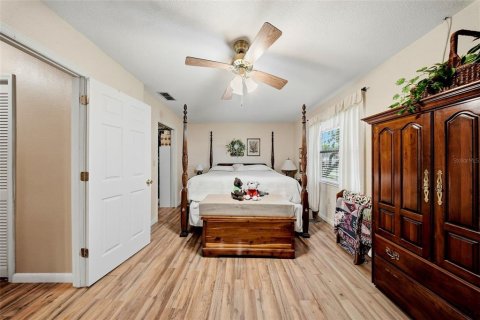 House in Zephyrhills, Florida 3 bedrooms, 121.14 sq.m. № 2287763 - photo 13