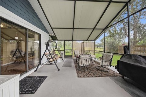 House in Zephyrhills, Florida 3 bedrooms, 121.14 sq.m. № 2287763 - photo 24