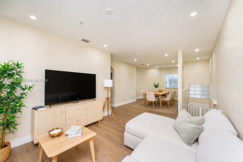 Townhouse in Doral, Florida 3 bedrooms, 156.08 sq.m. № 2169066