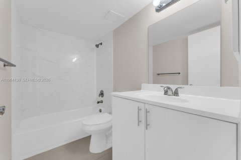 Condominio en venta en Miami, Florida, 2 dormitorios, 92.9 m2 № 2030522 - foto 14