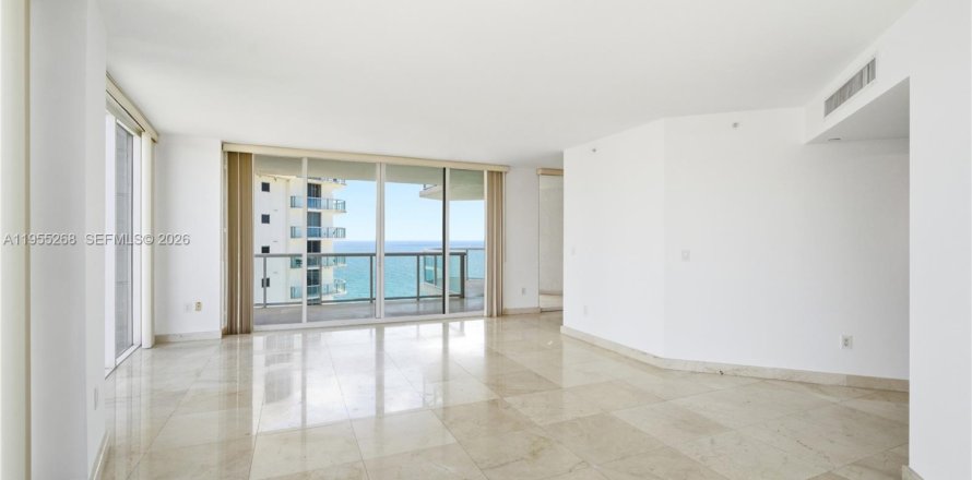 Condo in Sunny Isles Beach, Florida, 2 bedrooms  № 2077504
