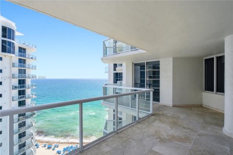 Condo in Sunny Isles Beach, Florida, 2 bedrooms  № 2077504 - photo 4