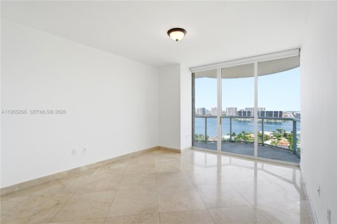 Condo in Sunny Isles Beach, Florida, 2 bedrooms  № 2077504 - photo 11