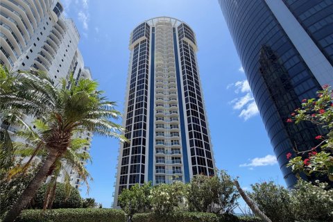 Condo in Sunny Isles Beach, Florida, 2 bedrooms  № 2077504 - photo 16