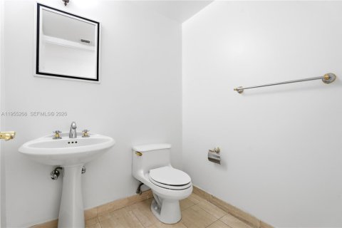 Condo in Sunny Isles Beach, Florida, 2 bedrooms  № 2077504 - photo 14