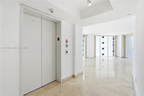 Condo in Sunny Isles Beach, Florida, 2 bedrooms  № 2077504 - photo 3