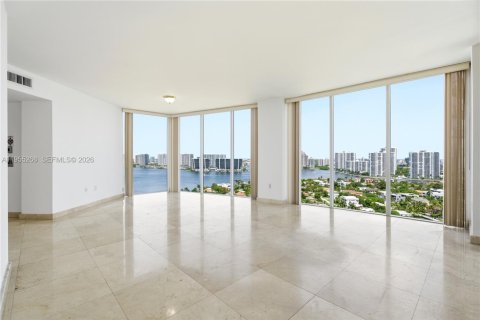 Condo in Sunny Isles Beach, Florida, 2 bedrooms  № 2077504 - photo 2