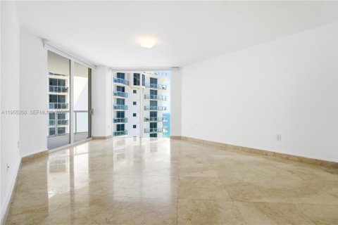 Condo in Sunny Isles Beach, Florida, 2 bedrooms  № 2077504 - photo 8