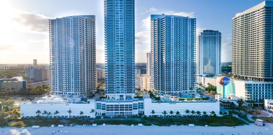Condo in Hallandale Beach, Florida, 2 bedrooms  № 2402442