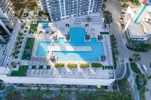 Condo in Hallandale Beach, Florida, 2 bedrooms  № 2402442 - photo 4