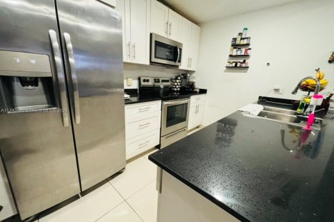 Townhouse in Homestead, Florida 4 bedrooms, 133.22 sq.m. № 1661386 - photo 6