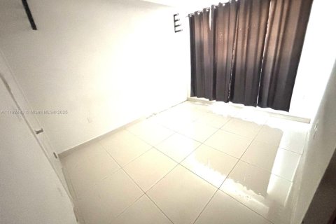 Townhouse in Homestead, Florida 4 bedrooms, 133.22 sq.m. № 1661386 - photo 3