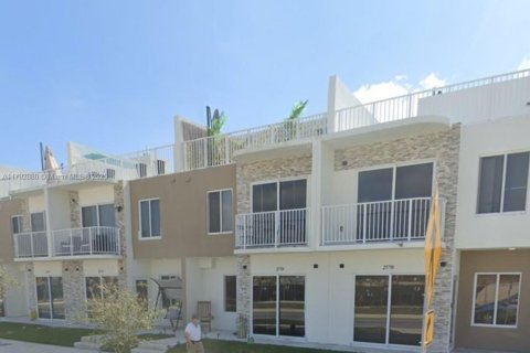 Townhouse in Homestead, Florida 4 bedrooms, 133.22 sq.m. № 1661386 - photo 1
