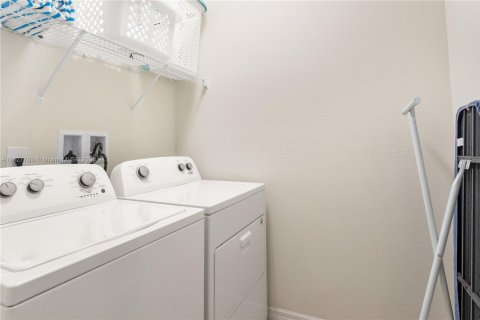 Villa ou maison à vendre à Kissimmee, Floride: 7 chambres, 307.88 m2 № 1799109 - photo 7