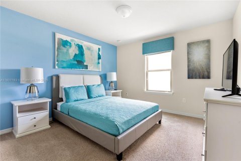 Villa ou maison à vendre à Kissimmee, Floride: 7 chambres, 307.88 m2 № 1799109 - photo 11