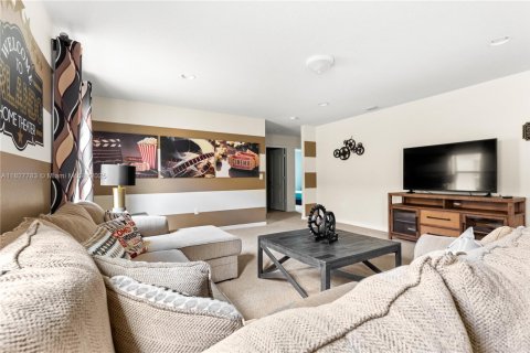 Villa ou maison à vendre à Kissimmee, Floride: 7 chambres, 307.88 m2 № 1799109 - photo 10