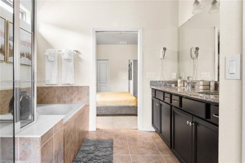 Villa ou maison à vendre à Kissimmee, Floride: 7 chambres, 307.88 m2 № 1799109 - photo 6