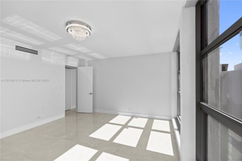 Condominio en venta en Miami Beach, Florida, 1 dormitorio, 117.06 m2 № 2019382 - foto 23