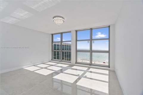 Condominio en venta en Miami Beach, Florida, 1 dormitorio, 117.06 m2 № 2019382 - foto 22