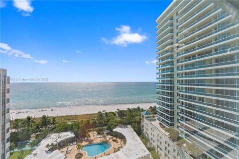 Condominio en venta en Miami Beach, Florida, 1 dormitorio, 117.06 m2 № 2019382 - foto 4