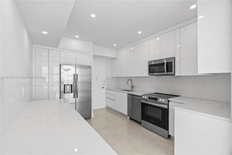 Condominio en venta en Miami Beach, Florida, 1 dormitorio, 117.06 m2 № 2019382 - foto 16