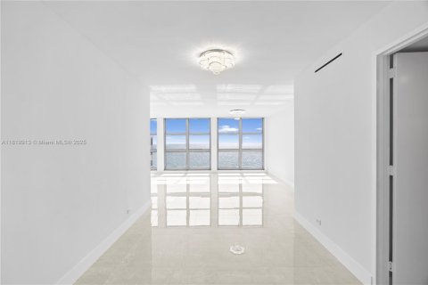 Condominio en venta en Miami Beach, Florida, 1 dormitorio, 117.06 m2 № 2019382 - foto 5