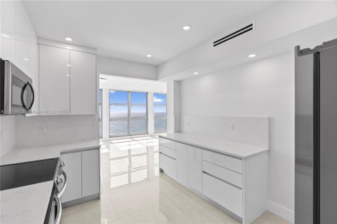 Condominio en venta en Miami Beach, Florida, 1 dormitorio, 117.06 m2 № 2019382 - foto 18