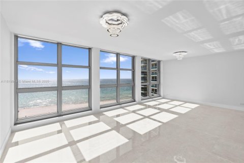 Condominio en venta en Miami Beach, Florida, 1 dormitorio, 117.06 m2 № 2019382 - foto 11