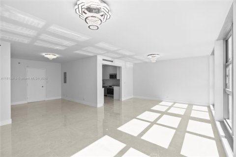 Condominio en venta en Miami Beach, Florida, 1 dormitorio, 117.06 m2 № 2019382 - foto 9