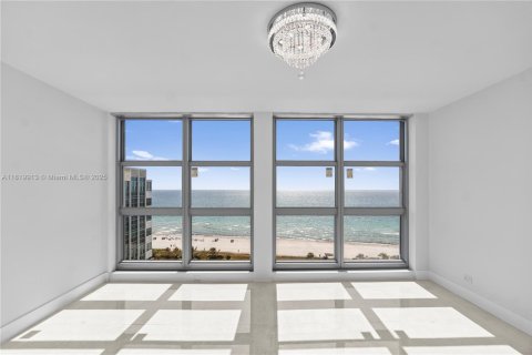 Condominio en venta en Miami Beach, Florida, 1 dormitorio, 117.06 m2 № 2019382 - foto 26