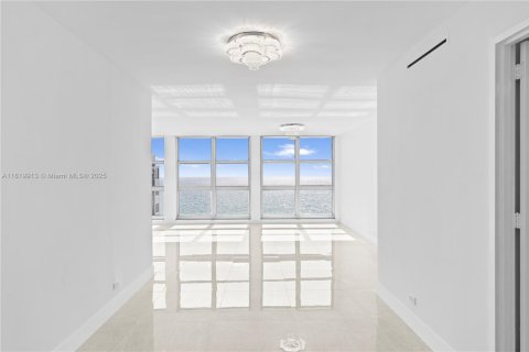 Condominio en venta en Miami Beach, Florida, 1 dormitorio, 117.06 m2 № 2019382 - foto 6