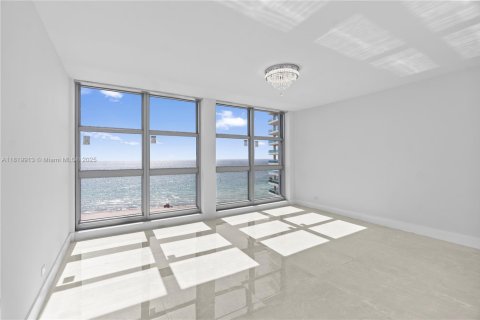 Condominio en venta en Miami Beach, Florida, 1 dormitorio, 117.06 m2 № 2019382 - foto 21
