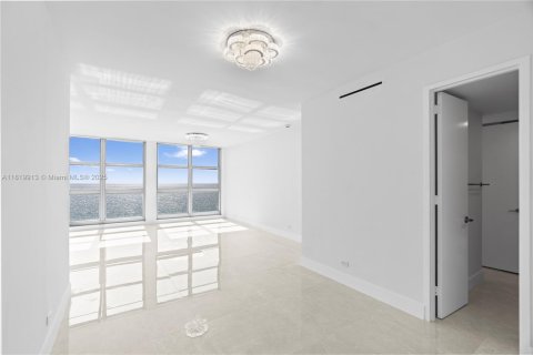 Condominio en venta en Miami Beach, Florida, 1 dormitorio, 117.06 m2 № 2019382 - foto 7