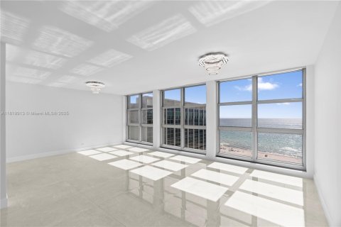 Condominio en venta en Miami Beach, Florida, 1 dormitorio, 117.06 m2 № 2019382 - foto 12