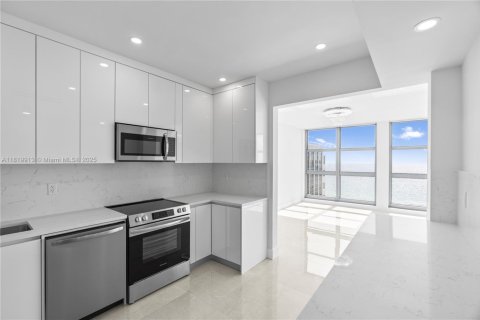 Condominio en venta en Miami Beach, Florida, 1 dormitorio, 117.06 m2 № 2019382 - foto 17