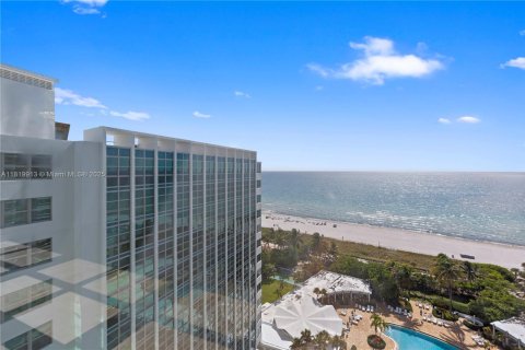 Condominio en venta en Miami Beach, Florida, 1 dormitorio, 117.06 m2 № 2019382 - foto 2